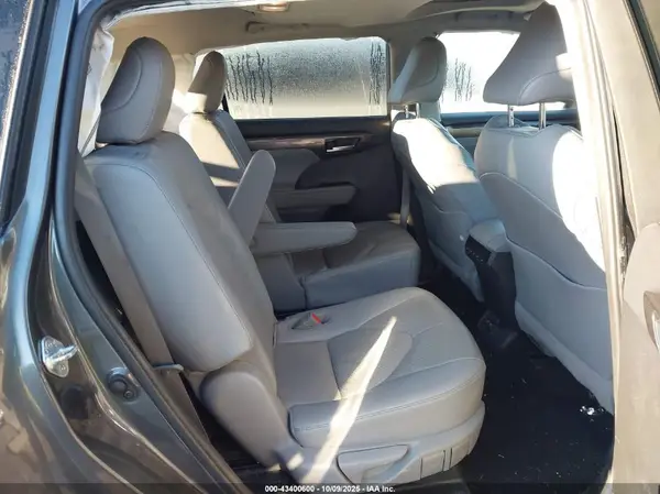 5TDDZRBH8LS054632 2020 TOYOTA HIGHLANDER - Image 8