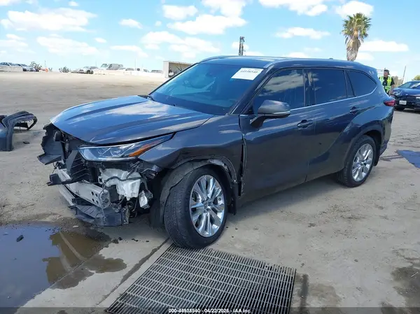 5TDDZRBH8MS059489 2021 TOYOTA HIGHLANDER - Image 2