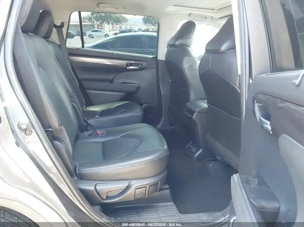 5TDDZRBH8MS059489 2021 TOYOTA HIGHLANDER - Image 8