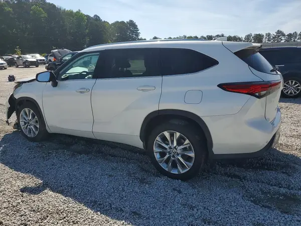 5TDDZRBH8MS068404 2021 TOYOTA HIGHLANDER - Image 2