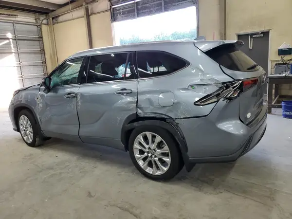 5TDDZRBH8MS086109 2021 TOYOTA HIGHLANDER - Image 2