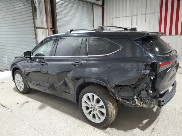 5TDDZRBH8MS106519 2021 TOYOTA HIGHLANDER - Image 2
