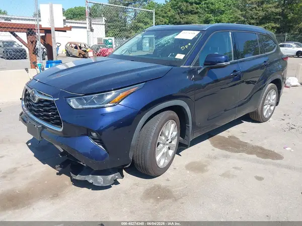 5TDDZRBH8NS162476 2022 TOYOTA HIGHLANDER - Image 2