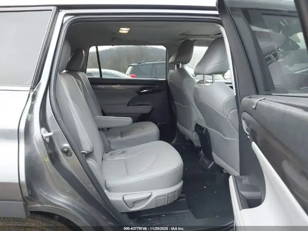 5TDDZRBH8NS196904 2022 TOYOTA HIGHLANDER - Image 8