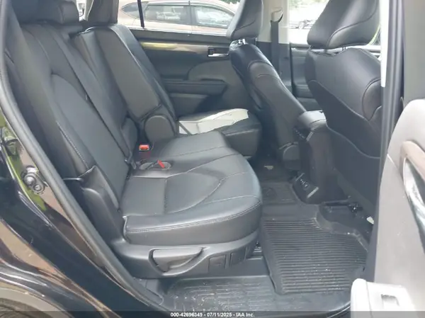 5TDDZRBH8NS214043 2022 TOYOTA HIGHLANDER - Image 8