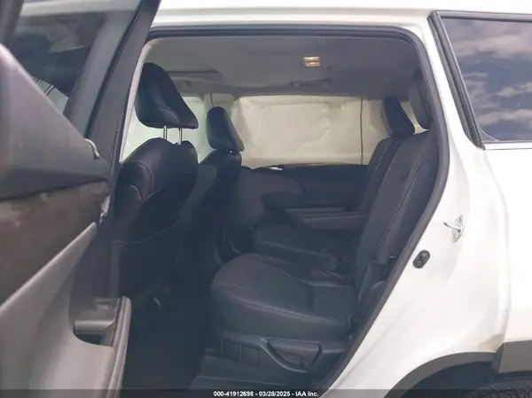 5TDDZRBH8NS217749 2022 TOYOTA HIGHLANDER - Image 8