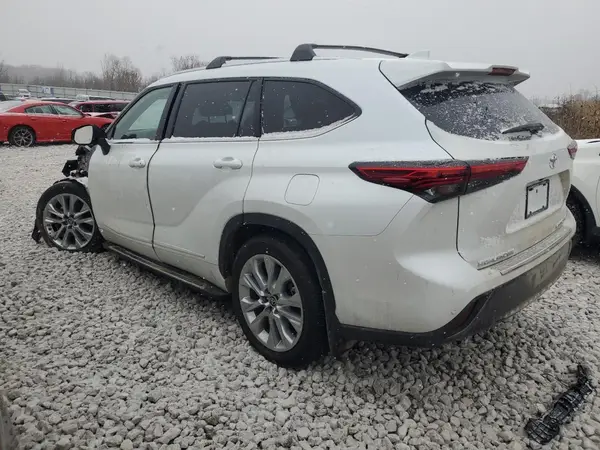 5TDDZRBH8NS252209 2022 TOYOTA HIGHLANDER - Image 2