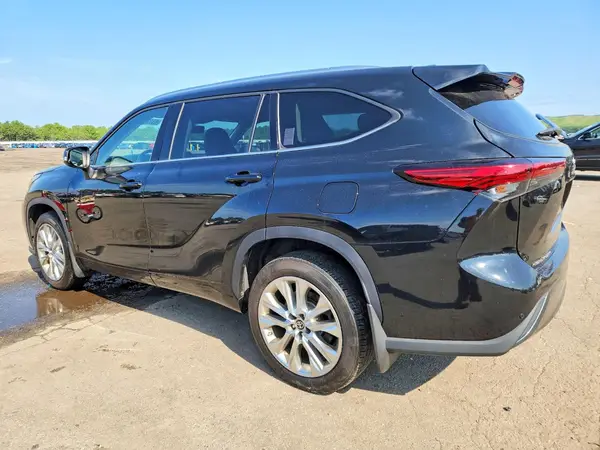 5TDDZRBH8NS567723 2022 TOYOTA HIGHLANDER - Image 2