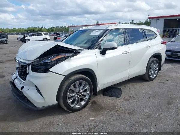 5TDDZRBH9LS004046 2020 TOYOTA HIGHLANDER - Image 2