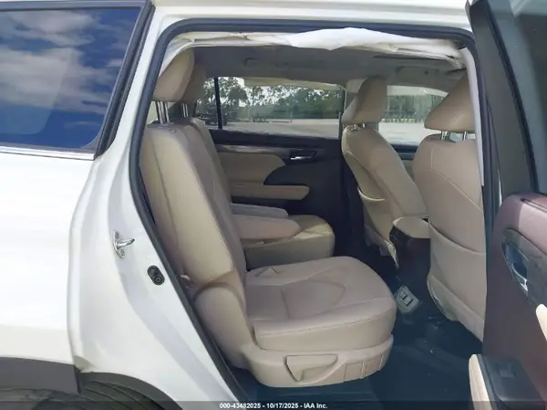 5TDDZRBH9LS004046 2020 TOYOTA HIGHLANDER - Image 8