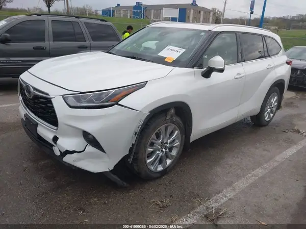 5TDDZRBH9LS022482 2020 TOYOTA HIGHLANDER - Image 2