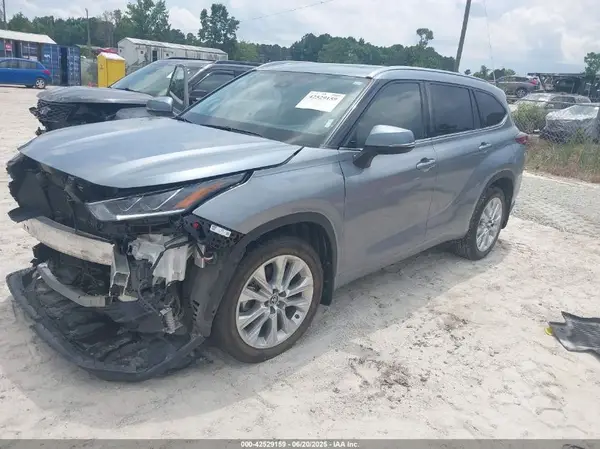 5TDDZRBH9MS089147 2021 TOYOTA HIGHLANDER - Image 2