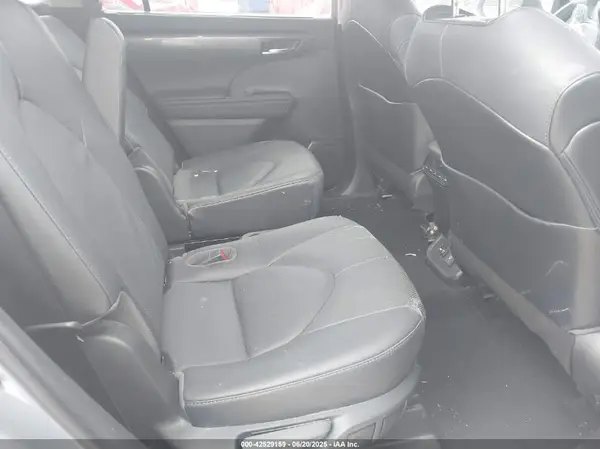 5TDDZRBH9MS089147 2021 TOYOTA HIGHLANDER - Image 8