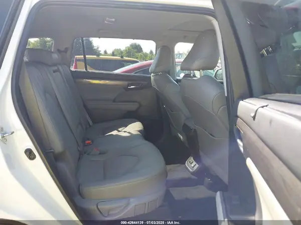 5TDDZRBH9MS116282 2021 TOYOTA HIGHLANDER - Image 8