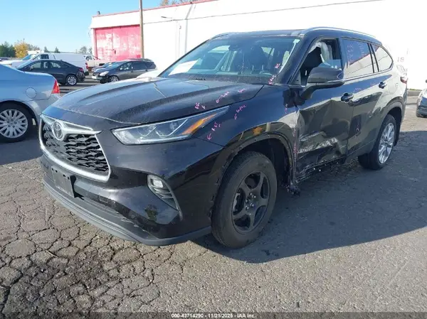 5TDDZRBH9MS118727 2021 TOYOTA HIGHLANDER - Image 2