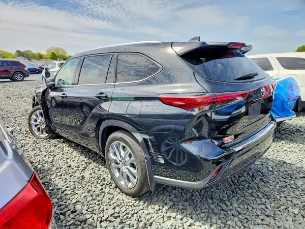5TDDZRBH9MS125676 2021 TOYOTA HIGHLANDER - Image 2