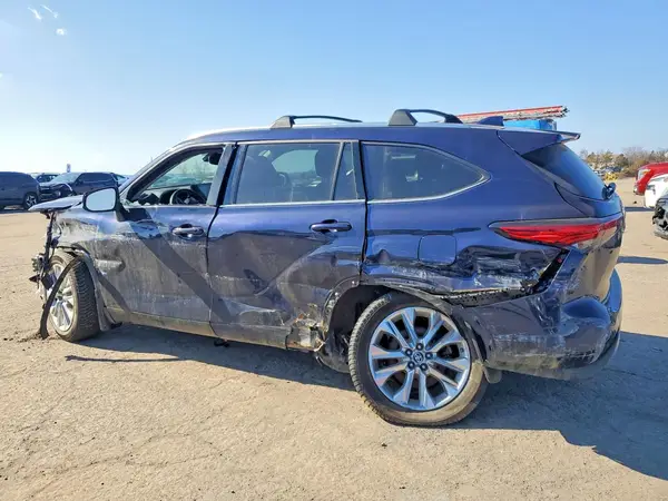 5TDDZRBH9MS129727 2021 TOYOTA HIGHLANDER - Image 2