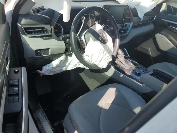 5TDDZRBH9MS531392 2021 TOYOTA HIGHLANDER - Image 8