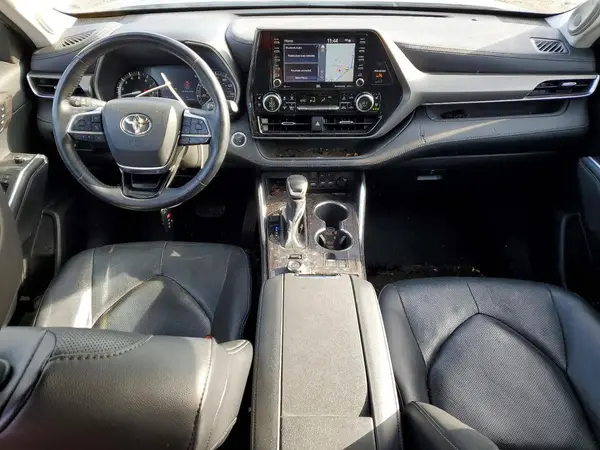 5TDDZRBH9MS533823 2021 TOYOTA HIGHLANDER - Image 8