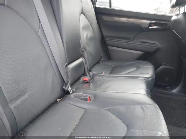 5TDDZRBH9MS557135 2021 TOYOTA HIGHLANDER - Image 8