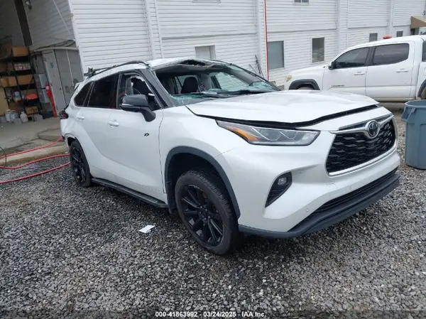 5TDDZRBH9NS570565 2022 TOYOTA HIGHLANDER - Image 1