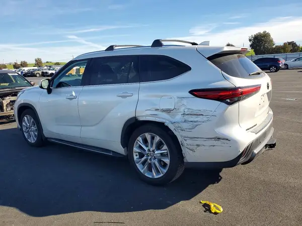 5TDDZRBH9NS572316 2022 TOYOTA HIGHLANDER - Image 2