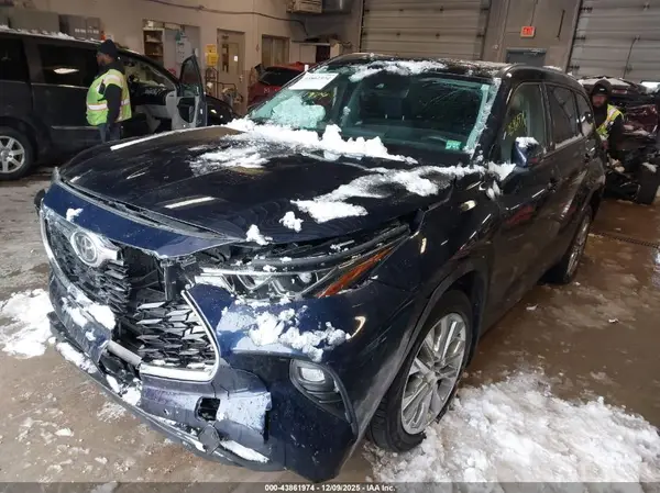 5TDDZRBHXLS002080 2020 TOYOTA HIGHLANDER - Image 2