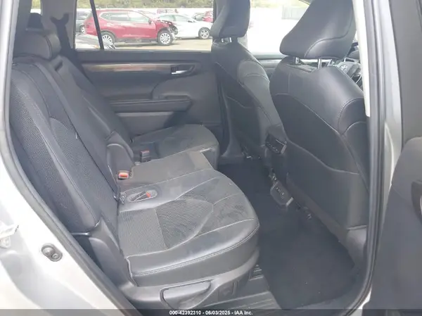 5TDDZRBHXLS011507 2020 TOYOTA HIGHLANDER - Image 8