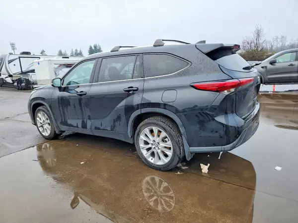 5TDDZRBHXMS078447 2021 TOYOTA HIGHLANDER - Image 2