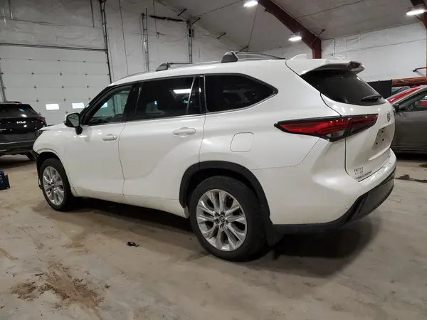 5TDDZRBHXMS138453 2021 TOYOTA HIGHLANDER - Image 2