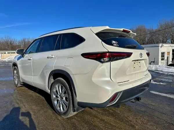 5TDDZRBHXMS139697 2021 TOYOTA HIGHLANDER - Image 2