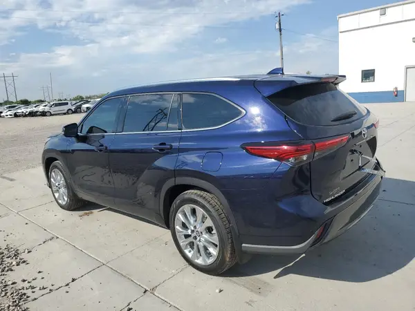 5TDDZRBHXNS168537 2022 TOYOTA HIGHLANDER - Image 2