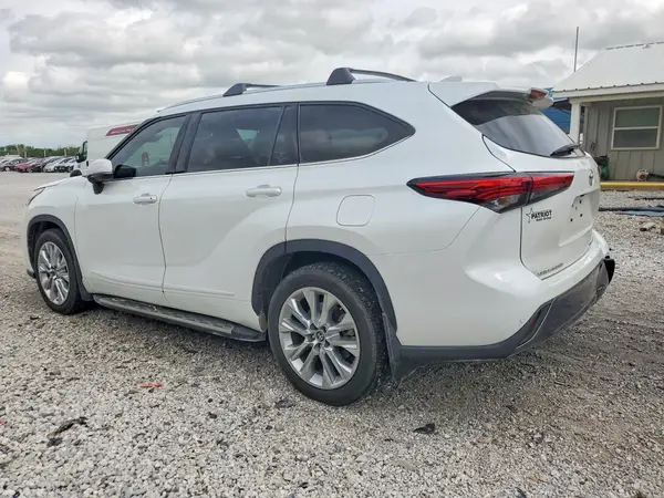 5TDDZRBHXNS205375 2022 TOYOTA HIGHLANDER - Image 2