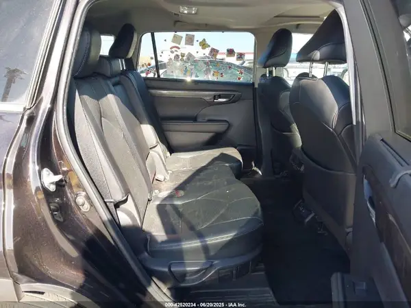 5TDDZRBHXNS213931 2022 TOYOTA HIGHLANDER - Image 8