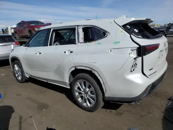 5TDDZRBHXNS576357 2022 TOYOTA HIGHLANDER - Image 2