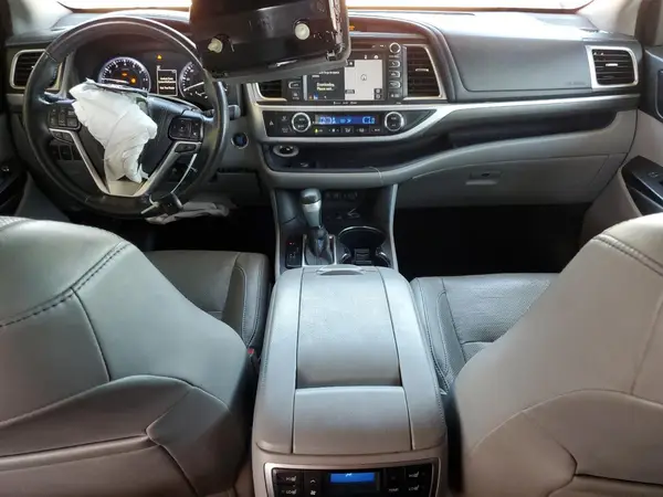 5TDDZRFH0HS360998 2017 TOYOTA HIGHLANDER - Image 8