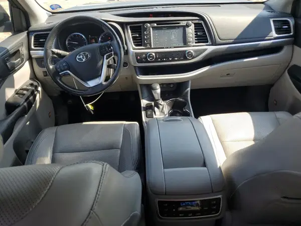 5TDDZRFH0HS364209 2017 TOYOTA HIGHLANDER - Image 8