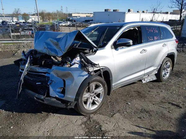 5TDDZRFH0HS366316 2017 TOYOTA HIGHLANDER - Image 2