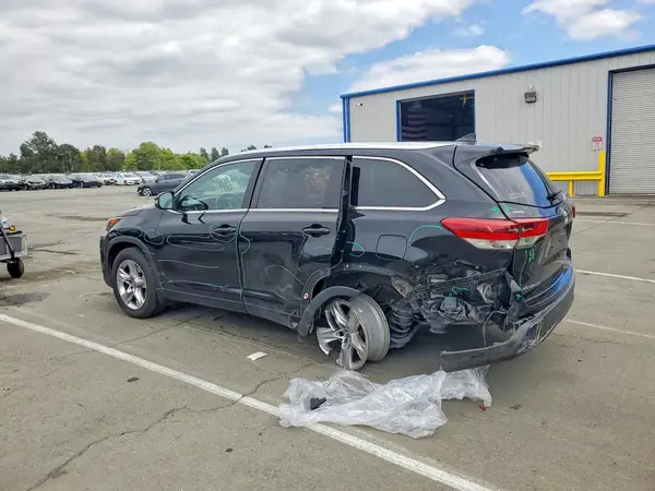 5TDDZRFH0HS369880 2017 TOYOTA HIGHLANDER - Image 2