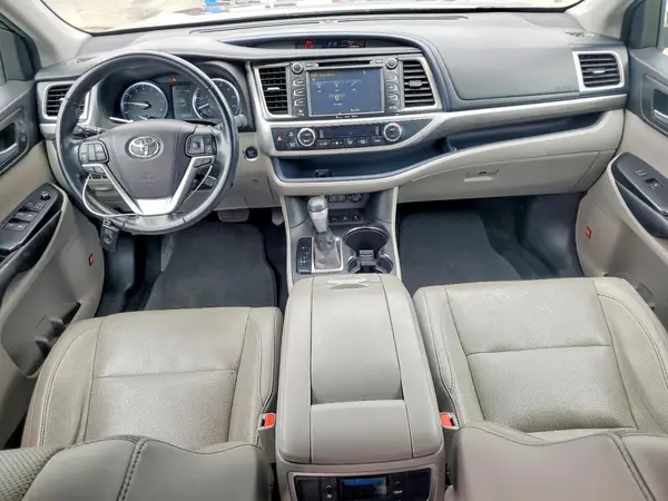 5TDDZRFH0HS369880 2017 TOYOTA HIGHLANDER - Image 8