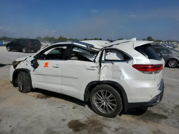 5TDDZRFH0HS370544 2017 TOYOTA HIGHLANDER - Image 2