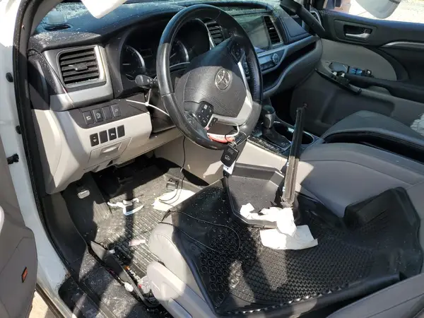 5TDDZRFH0HS370544 2017 TOYOTA HIGHLANDER - Image 8