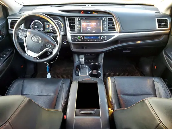 5TDDZRFH0HS379227 2017 TOYOTA HIGHLANDER - Image 8