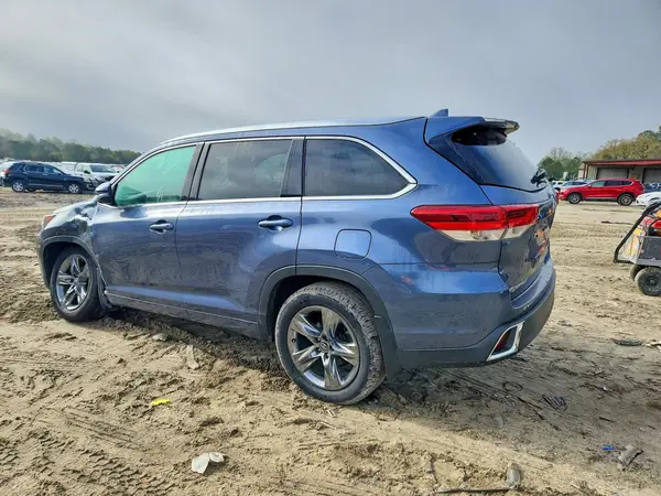 5TDDZRFH0HS380233 2017 TOYOTA HIGHLANDER - Image 2