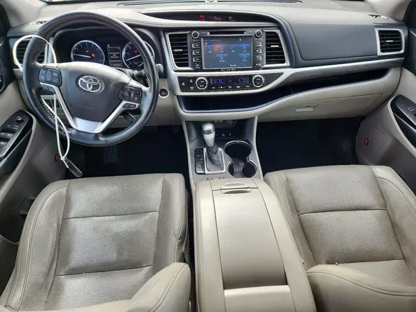 5TDDZRFH0HS380233 2017 TOYOTA HIGHLANDER - Image 8