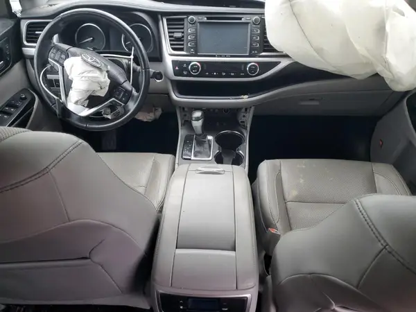 5TDDZRFH0HS387232 2017 TOYOTA HIGHLANDER - Image 8