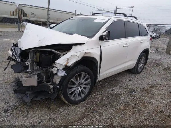 5TDDZRFH0HS387781 2017 TOYOTA HIGHLANDER - Image 2