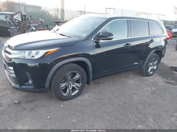 5TDDZRFH0HS388395 2017 TOYOTA HIGHLANDER - Image 2