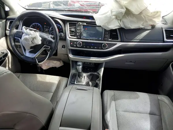 5TDDZRFH0HS400934 2017 TOYOTA HIGHLANDER - Image 8