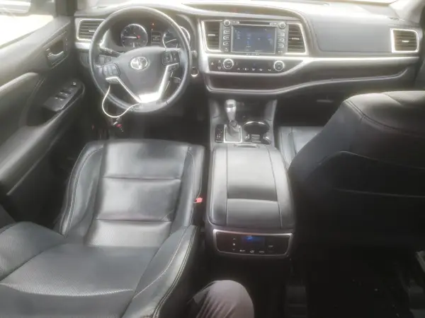 5TDDZRFH0HS403090 2017 TOYOTA HIGHLANDER - Image 8